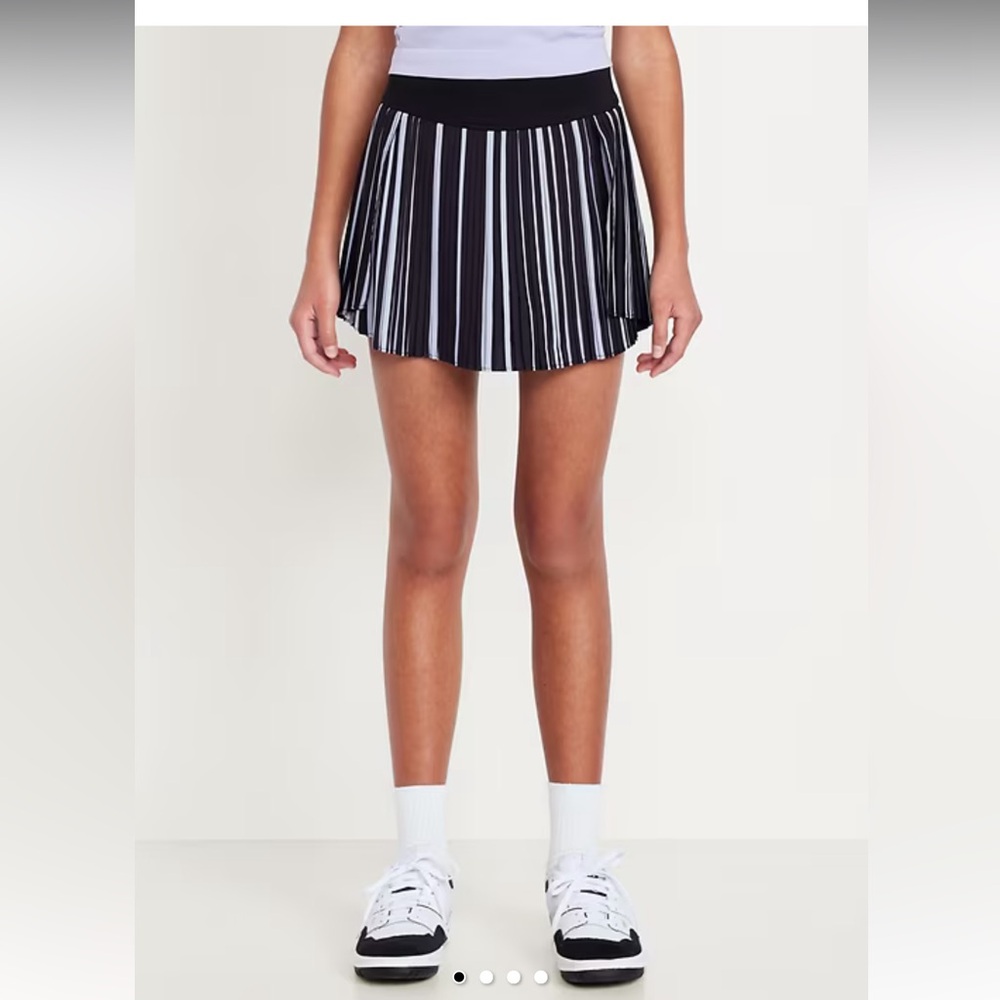 Girls high waisted pleated performance skirt